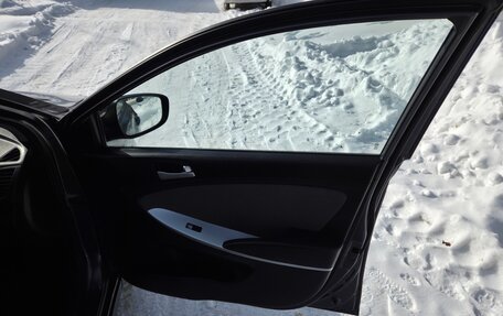 Hyundai Solaris II рестайлинг, 2013 год, 815 000 рублей, 29 фотография