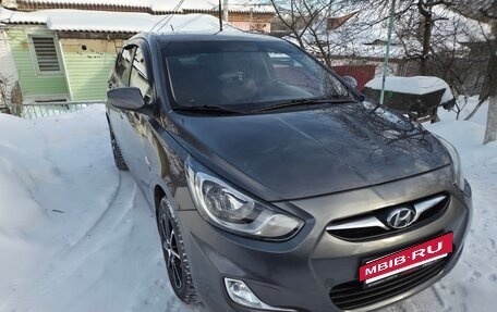 Hyundai Solaris II рестайлинг, 2013 год, 815 000 рублей, 19 фотография