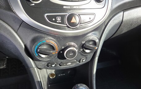 Hyundai Solaris II рестайлинг, 2013 год, 815 000 рублей, 25 фотография