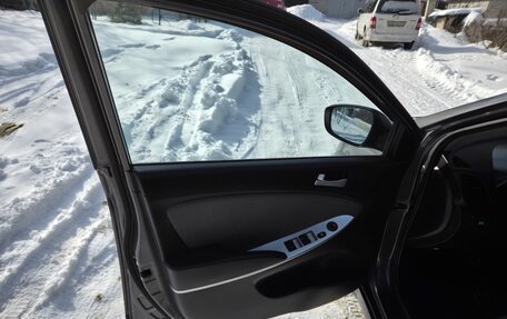 Hyundai Solaris II рестайлинг, 2013 год, 815 000 рублей, 26 фотография