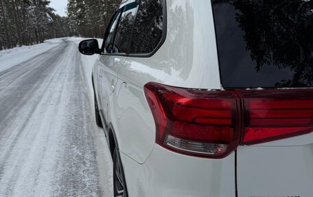 Mitsubishi Outlander III рестайлинг 3, 2017 год, 2 020 000 рублей, 7 фотография