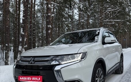 Mitsubishi Outlander III рестайлинг 3, 2017 год, 2 020 000 рублей, 3 фотография