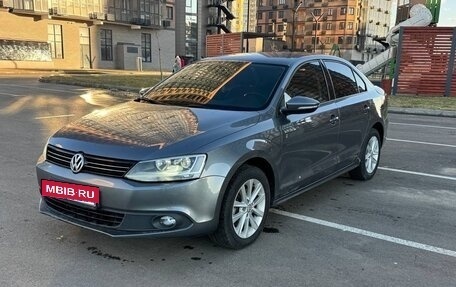 Volkswagen Jetta VI, 2014 год, 1 250 000 рублей, 2 фотография