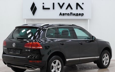 Volkswagen Touareg III, 2011 год, 1 635 000 рублей, 2 фотография