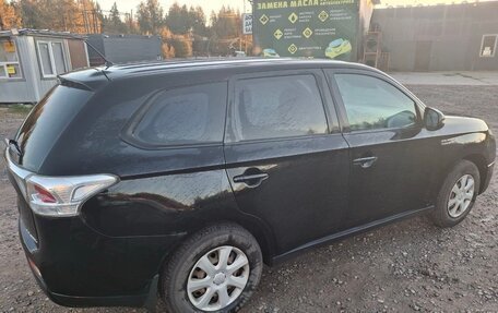 Mitsubishi Outlander III рестайлинг 3, 2014 год, 950 000 рублей, 4 фотография