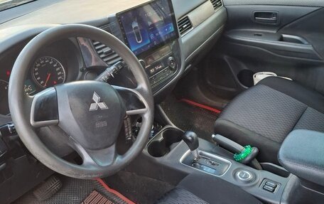 Mitsubishi Outlander III рестайлинг 3, 2014 год, 950 000 рублей, 10 фотография