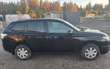 Mitsubishi Outlander III рестайлинг 3, 2014 год, 950 000 рублей, 3 фотография