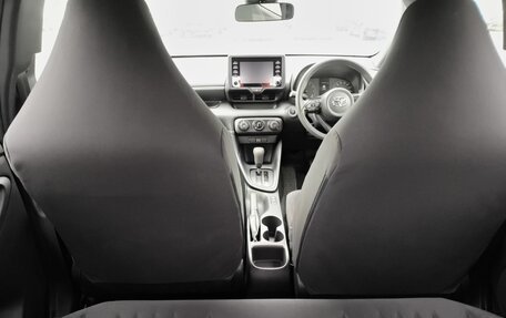 Toyota Yaris, 2023 год, 899 000 рублей, 13 фотография