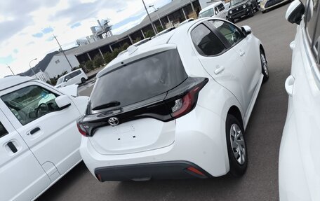 Toyota Yaris, 2023 год, 899 000 рублей, 9 фотография