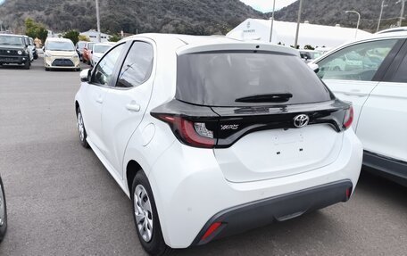 Toyota Yaris, 2023 год, 899 000 рублей, 10 фотография