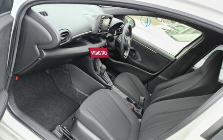 Toyota Yaris, 2023 год, 899 000 рублей, 3 фотография