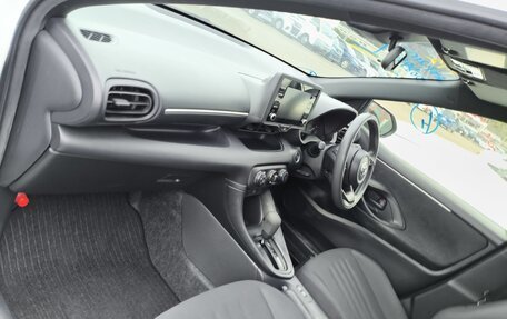 Toyota Yaris, 2023 год, 899 000 рублей, 15 фотография