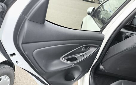 Toyota Yaris, 2023 год, 899 000 рублей, 16 фотография