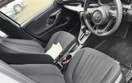 Toyota Yaris, 2023 год, 899 000 рублей, 20 фотография