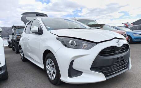 Toyota Yaris, 2023 год, 899 000 рублей, 27 фотография