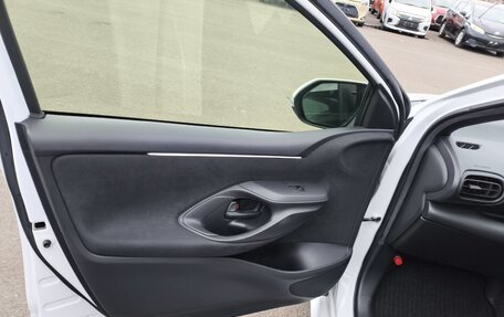 Toyota Yaris, 2023 год, 899 000 рублей, 23 фотография