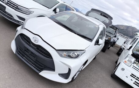 Toyota Yaris, 2023 год, 899 000 рублей, 26 фотография