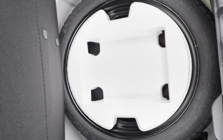 Toyota Yaris, 2023 год, 899 000 рублей, 24 фотография