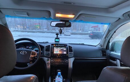 Toyota Land Cruiser 200, 2010 год, 2 400 000 рублей, 3 фотография