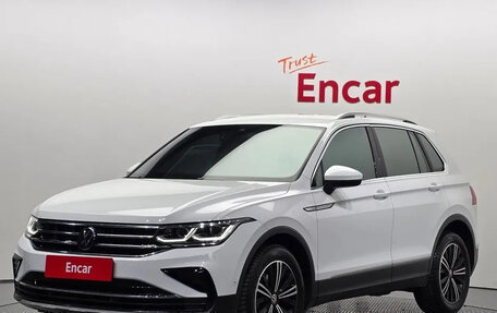 Volkswagen Tiguan II, 2024 год, 2 240 000 рублей, 1 фотография