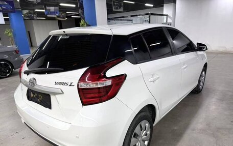 Toyota Yaris, 2022 год, 1 150 000 рублей, 3 фотография