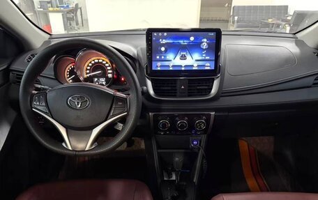 Toyota Yaris, 2022 год, 1 150 000 рублей, 7 фотография