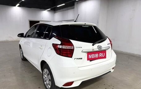 Toyota Yaris, 2022 год, 1 150 000 рублей, 5 фотография