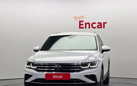 Volkswagen Tiguan II, 2024 год, 2 240 000 рублей, 3 фотография