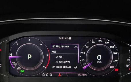 Volkswagen Tiguan II, 2024 год, 2 240 000 рублей, 8 фотография