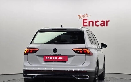 Volkswagen Tiguan II, 2024 год, 2 240 000 рублей, 4 фотография