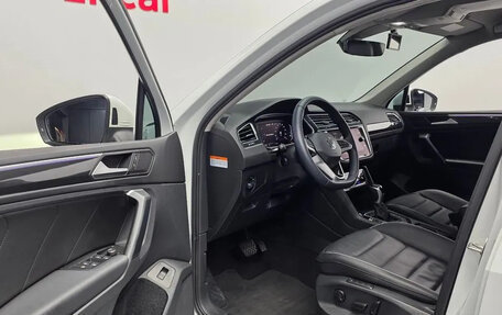 Volkswagen Tiguan II, 2024 год, 2 240 000 рублей, 10 фотография