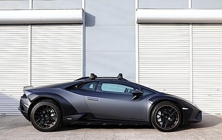 Lamborghini Huracán, 2024 год, 33 000 000 рублей, 8 фотография