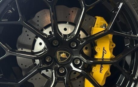 Lamborghini Huracán, 2024 год, 31 000 000 рублей, 13 фотография