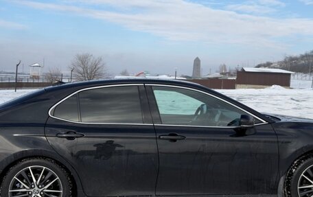 Toyota Camry, 2021 год, 2 900 000 рублей, 3 фотография