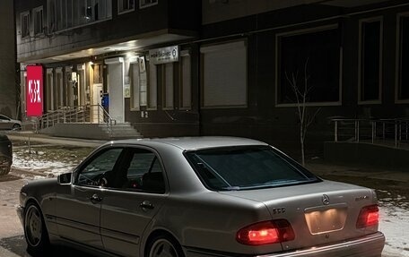 Mercedes-Benz E-Класс, 1997 год, 2 700 000 рублей, 2 фотография