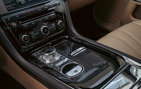 Jaguar XJ IV (X351), 2015 год, 1 890 000 рублей, 13 фотография