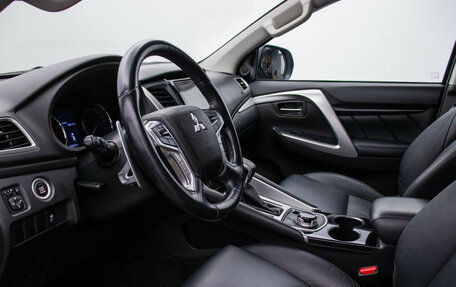 Mitsubishi Pajero Sport III рестайлинг, 2019 год, 3 540 000 рублей, 10 фотография