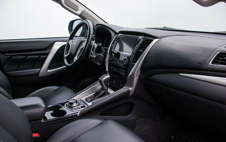 Mitsubishi Pajero Sport III рестайлинг, 2019 год, 3 540 000 рублей, 9 фотография