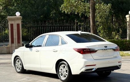 Ford Escort, 2022 год, 1 172 000 рублей, 4 фотография