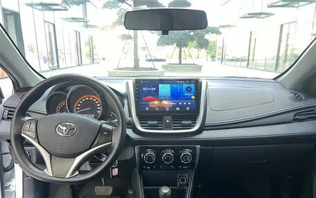 Toyota Yaris XP150 рестайлинг, 2021 год, 1 200 000 рублей, 18 фотография