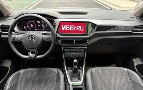 Volkswagen T-Cross I, 2022 год, 1 300 000 рублей, 13 фотография