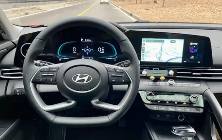 Hyundai Elantra, 2023 год, 1 550 000 рублей, 12 фотография