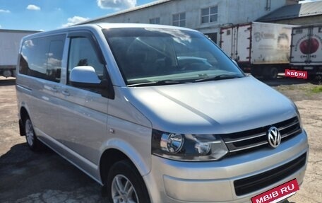 Volkswagen Caravelle T5, 2012 год, 2 400 000 рублей, 2 фотография