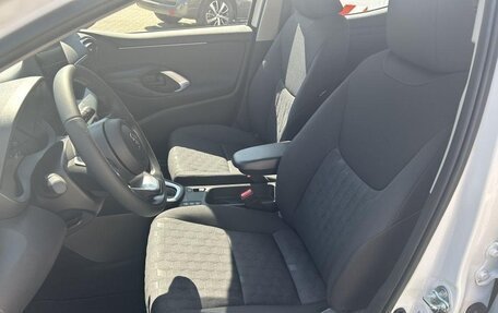 Toyota Yaris, 2024 год, 3 153 000 рублей, 8 фотография