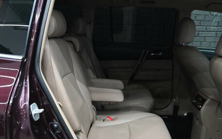 Toyota Highlander III, 2011 год, 2 300 000 рублей, 11 фотография