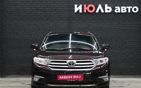 Toyota Highlander III, 2011 год, 2 300 000 рублей, 2 фотография