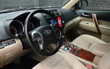 Toyota Highlander III, 2011 год, 2 300 000 рублей, 19 фотография