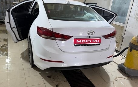 Hyundai Elantra VI рестайлинг, 2018 год, 1 300 000 рублей, 3 фотография