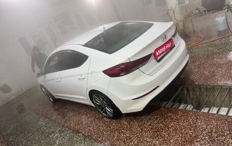 Hyundai Elantra VI рестайлинг, 2018 год, 1 300 000 рублей, 4 фотография