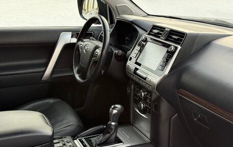 Toyota Land Cruiser Prado 150 рестайлинг 2, 2018 год, 6 150 000 рублей, 39 фотография